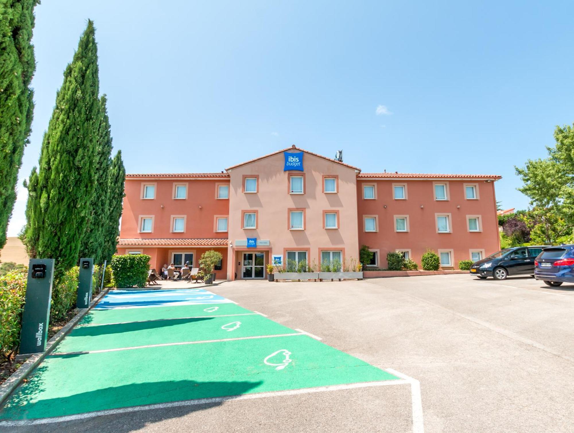 Ibis Budget Millau Viaduc Bagian luar foto